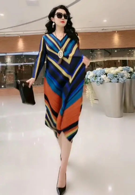 Fashion Printed Women 2025 Spring New V-neck Temperament Long Dress SwiftNest