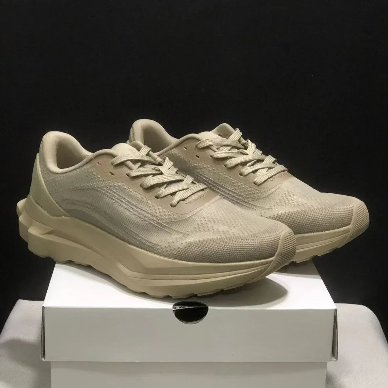 2025 New Men's and Women's Same Style Fashionable Sports and Leisure Outdoor Lightweight, Breathable and Versatile Running Shoes