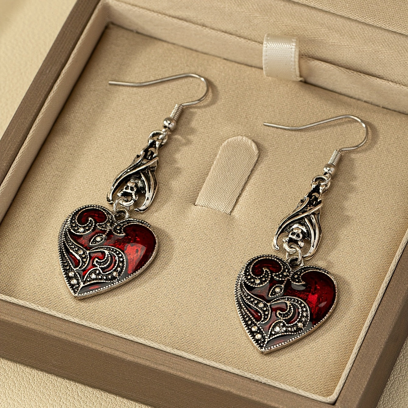 Pair of Gothic Style Minimalist Elegant Dark Red Heart Women'S Earrings, Perfect for Vacation Parties and Everyday Wear, Elegant Jewelry, Elegant Accessories, Fashion Lovers, Gift Shoppers, Stylish Pendants, Highquality Metal