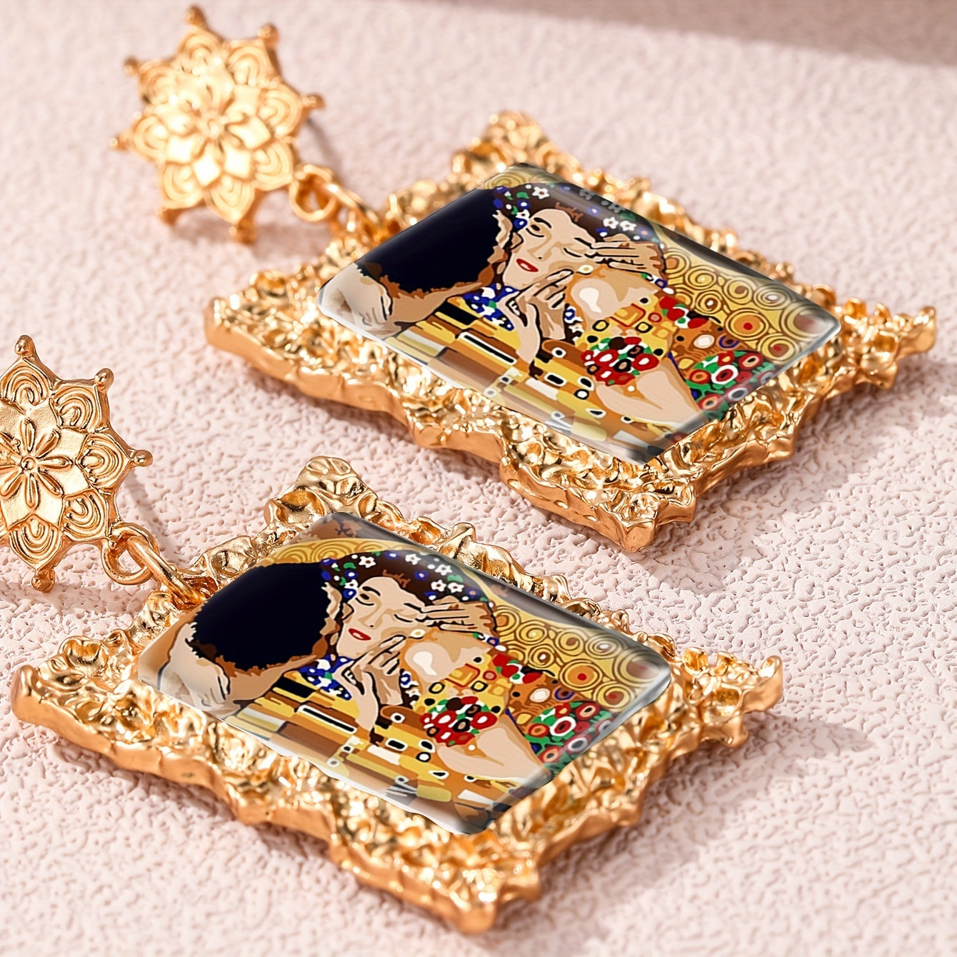 World Famous Painting Vintage Golden Drop Earrings Kiss Oil Painting Jewelry Elegant Luxury Style Glass Material Female Gift