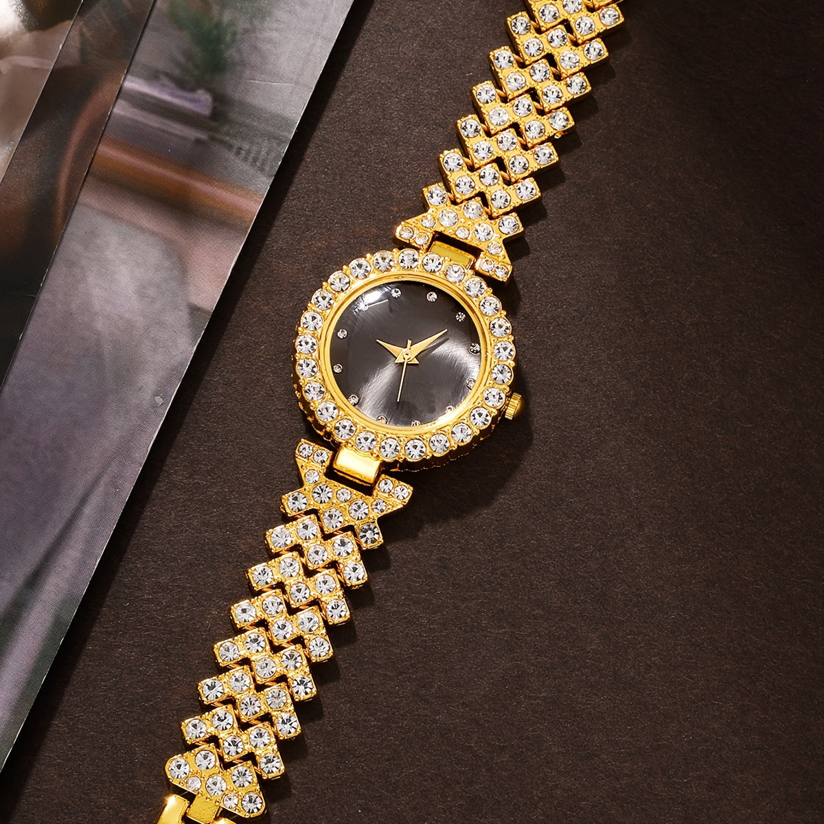 طقم أنيق من 5 قطع من الساعات والمجوهرات النسائية - ساعات كوارتز كلاسيكية بسوار من الجلد الصناعي مع لمسات من الكريستال، وعلبة من سبائك الزنك