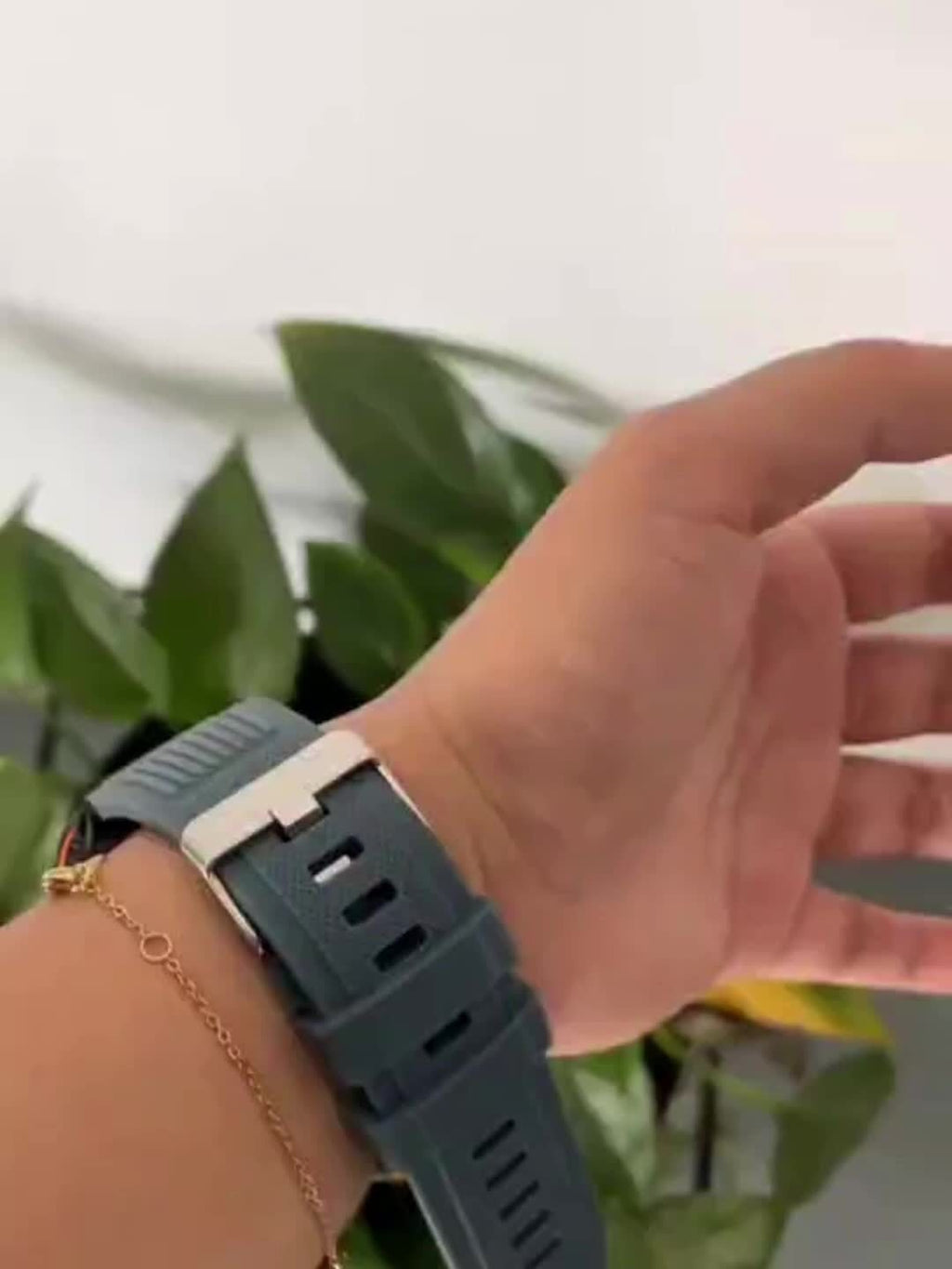 Outdoor smart watch, wireless calling, sports watch, compass, altimeter, barometer, LED flashlight, IP68, pedometer, fitness tracker, multimedia information viewing, weather 100+ sports modes, suitable for Android iPhone, Men