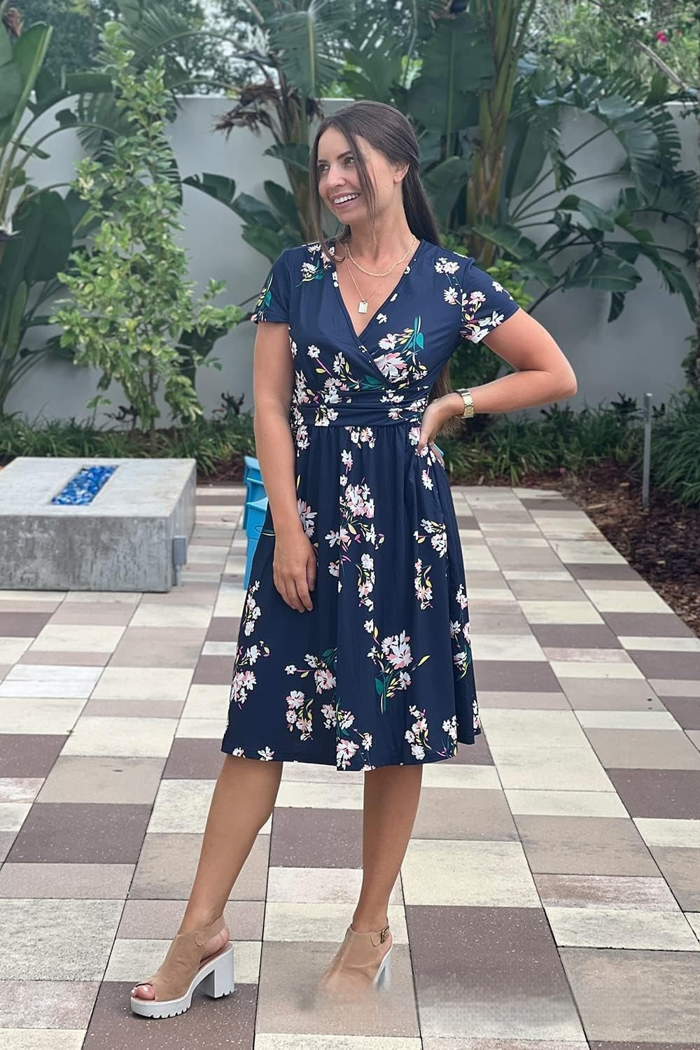 Vacation-style Chic Sundress With V-neck And Floral Print
