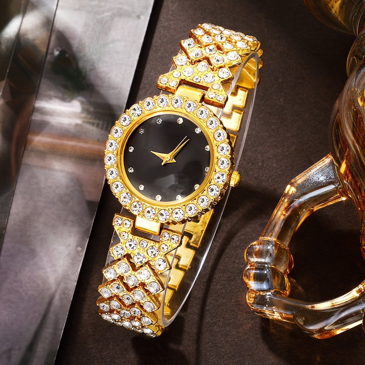 طقم أنيق من 5 قطع من الساعات والمجوهرات النسائية - ساعات كوارتز كلاسيكية بسوار من الجلد الصناعي مع لمسات من الكريستال، وعلبة من سبائك الزنك