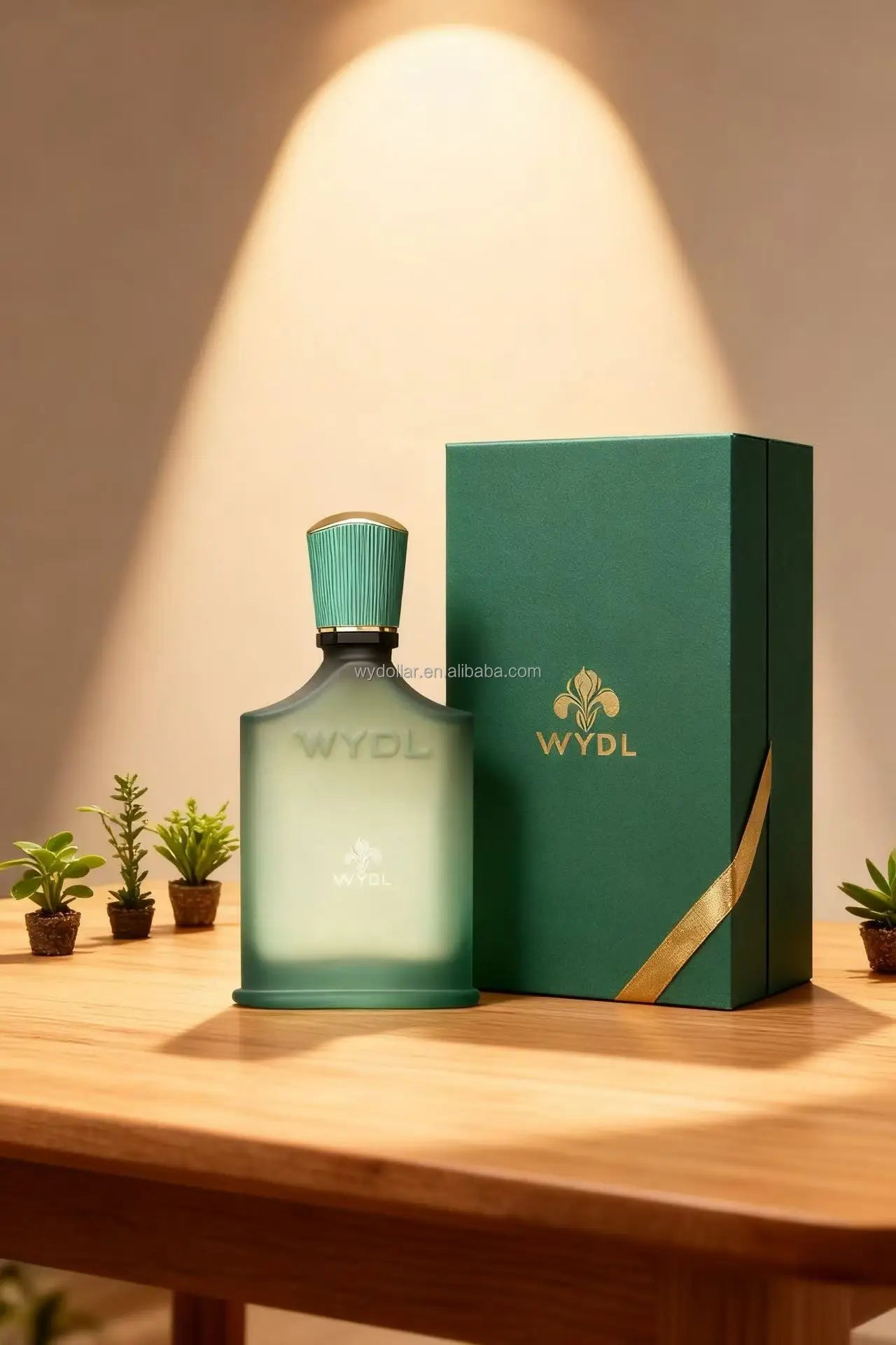 عطر فاخر محدود من العلامة التجارية الأصلية الراقية، ذو رائحة خشبية حارة عميقة وواضحة، مع عبوة صندوق هدايا رائعة