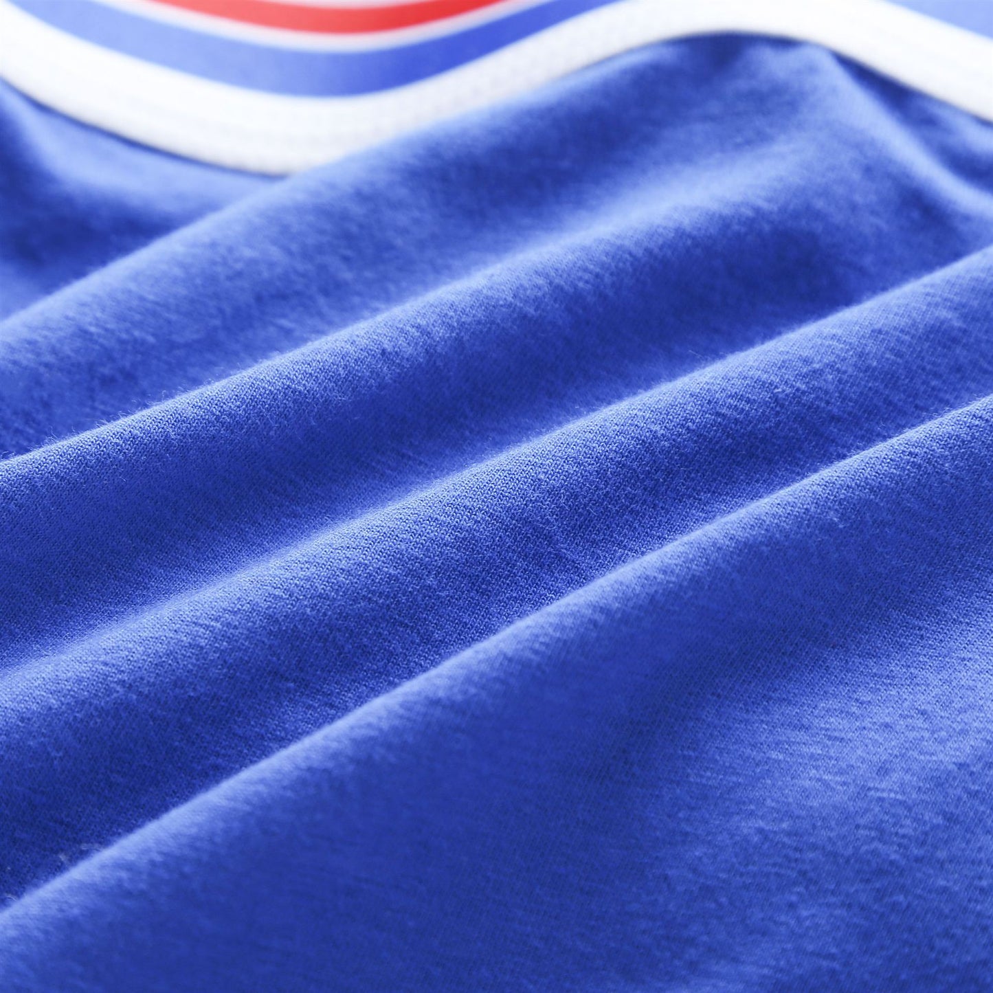 Men's fashion is cool in Europe and America. Cotton boxer shorts for young students.