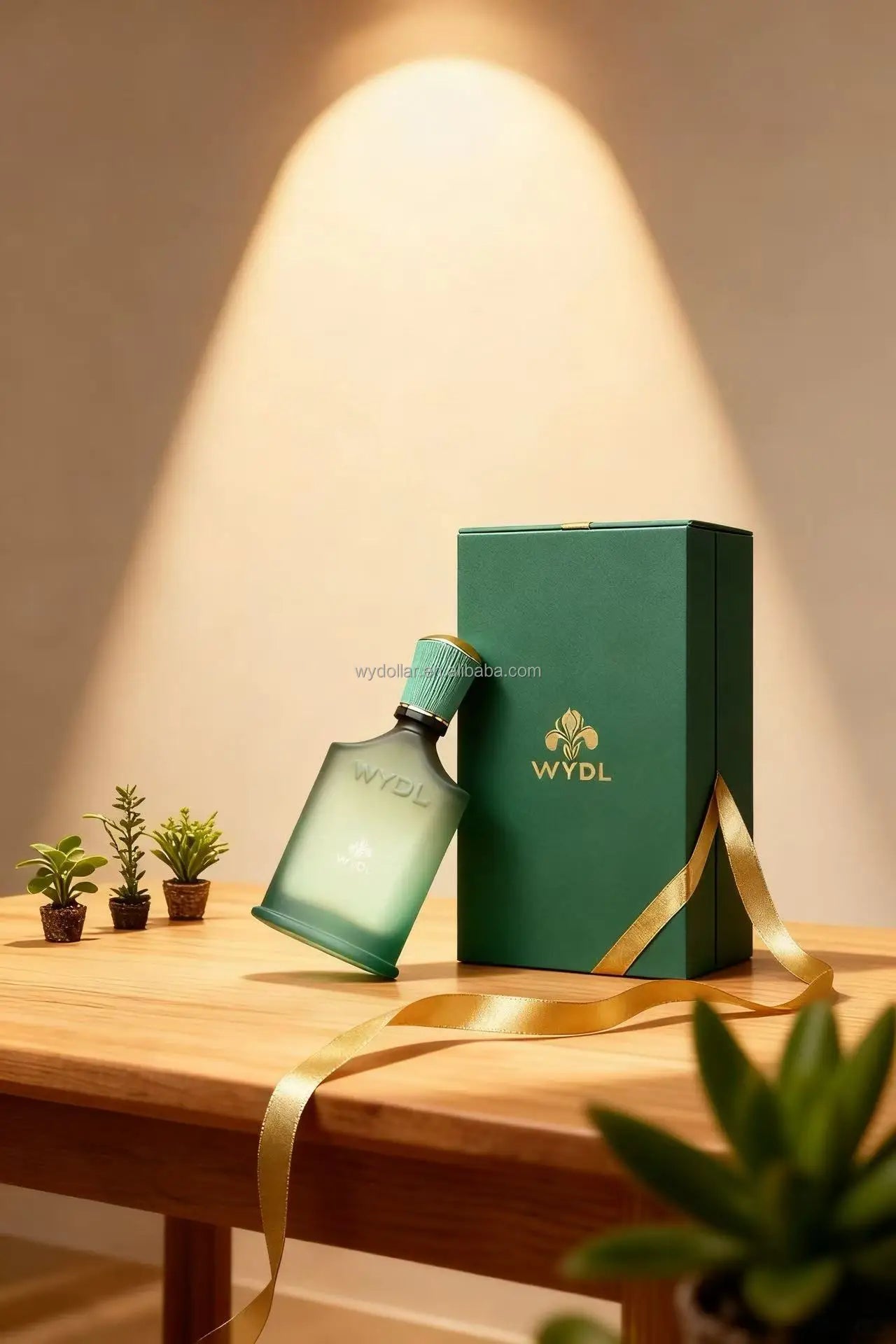 عطر فاخر محدود من العلامة التجارية الأصلية الراقية، ذو رائحة خشبية حارة عميقة وواضحة، مع عبوة صندوق هدايا رائعة