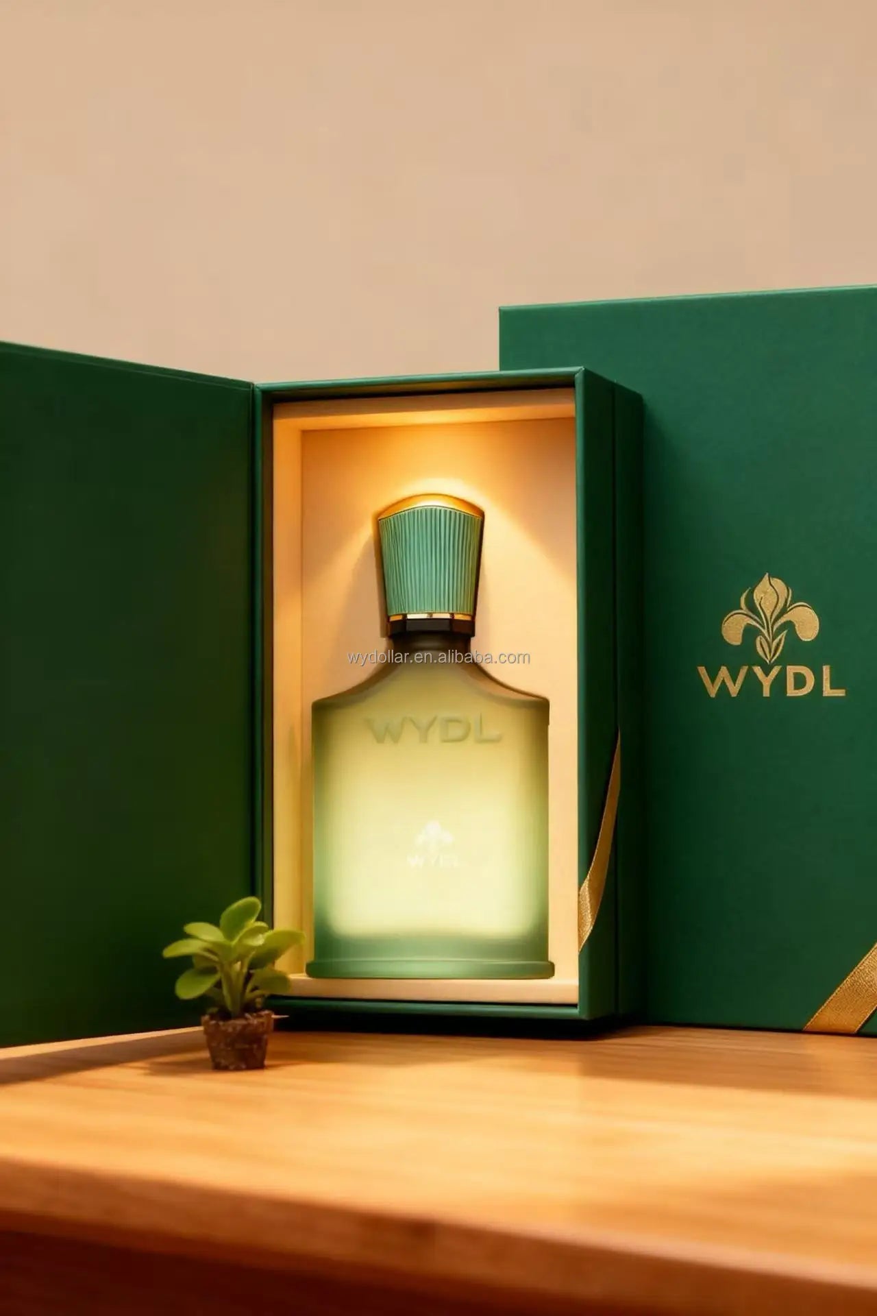 عطر فاخر محدود من العلامة التجارية الأصلية الراقية، ذو رائحة خشبية حارة عميقة وواضحة، مع عبوة صندوق هدايا رائعة