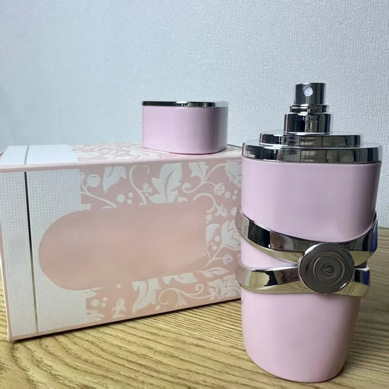 Wholesale High-quality Arabian Perfumes, Premium Women's Fragrances, with Long-lasting and Rich Fragrance.