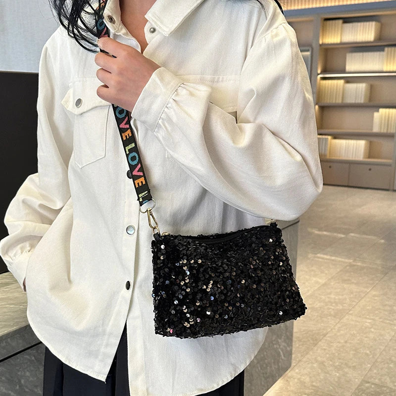 Neutral gender-neutral square-shaped bags for men and women, featuring niche designs. New style multi-purpose cross-body bags.