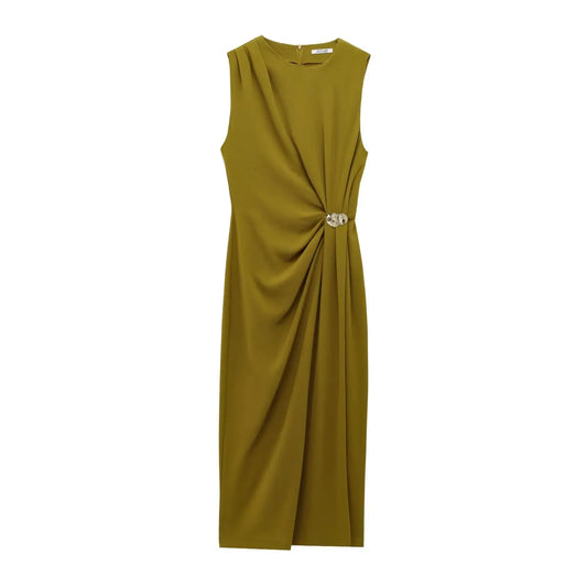 فساتين نسائية جديدة لعام 2025، فساتين ميدي مزخرفة بثنيات مريحة وعصرية