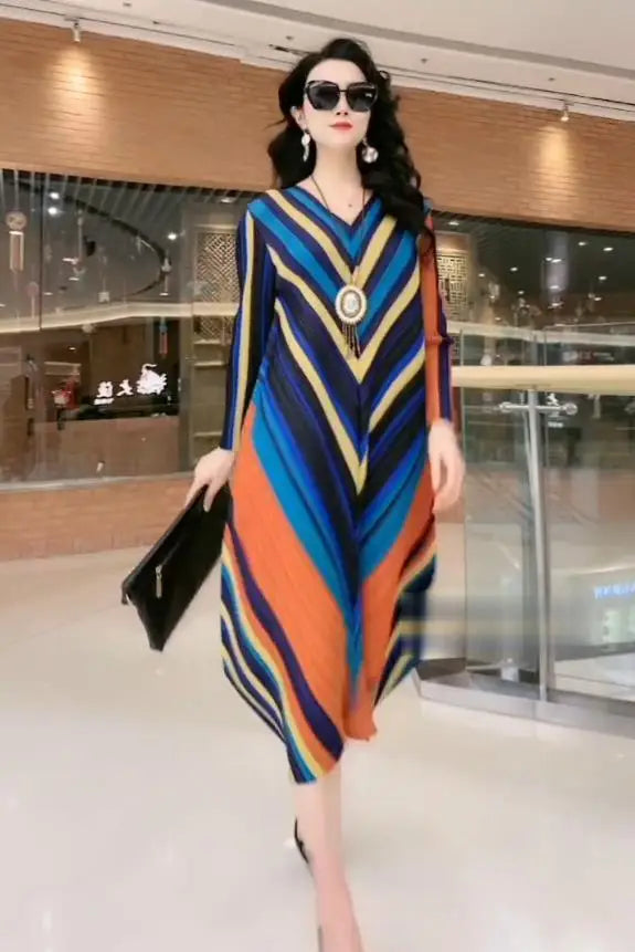 Fashion Printed Women 2025 Spring New V-neck Temperament Long Dress SwiftNest