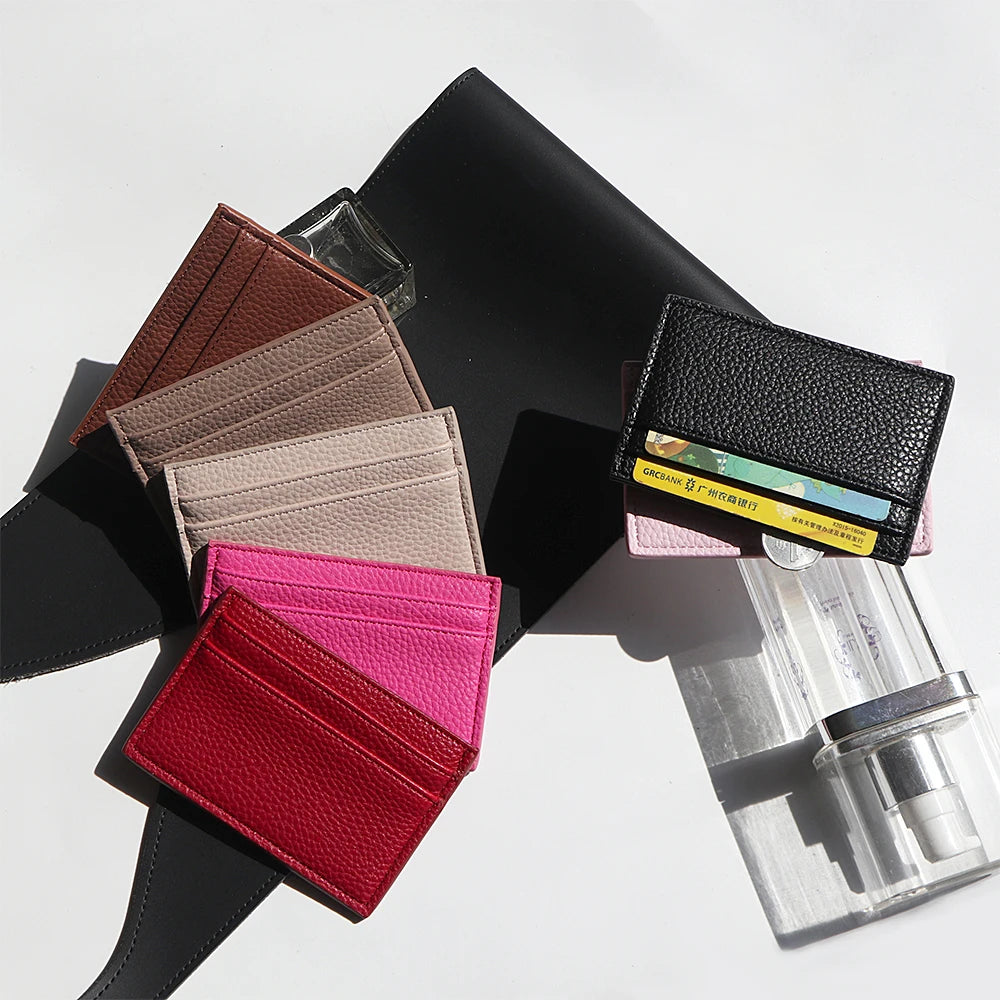 محفظة بطاقات رفيعة مخصصة من جلد البولي يوريثان محفور عليها الأحرف الأولى بتصميم فاخر وحقيبة بطاقات شخصية للنساء والرجال ومحفظة عملات معدنية للبيع بالجملة