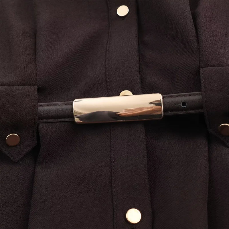 فستان نسائي 2025 تصميم جديد على شكل قميص مع حزام وتنورة متوسطة الطول فستان طويل كاجوال عصري للنساء