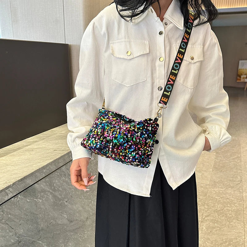 Neutral gender-neutral square-shaped bags for men and women, featuring niche designs. New style multi-purpose cross-body bags.