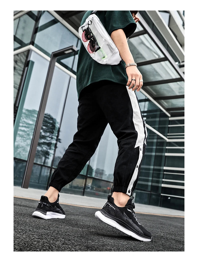 Men's Outdoor Running Shoes with Shock Absorption, Lightweight, Breathable, and Suitable for Casual Sports Activities.