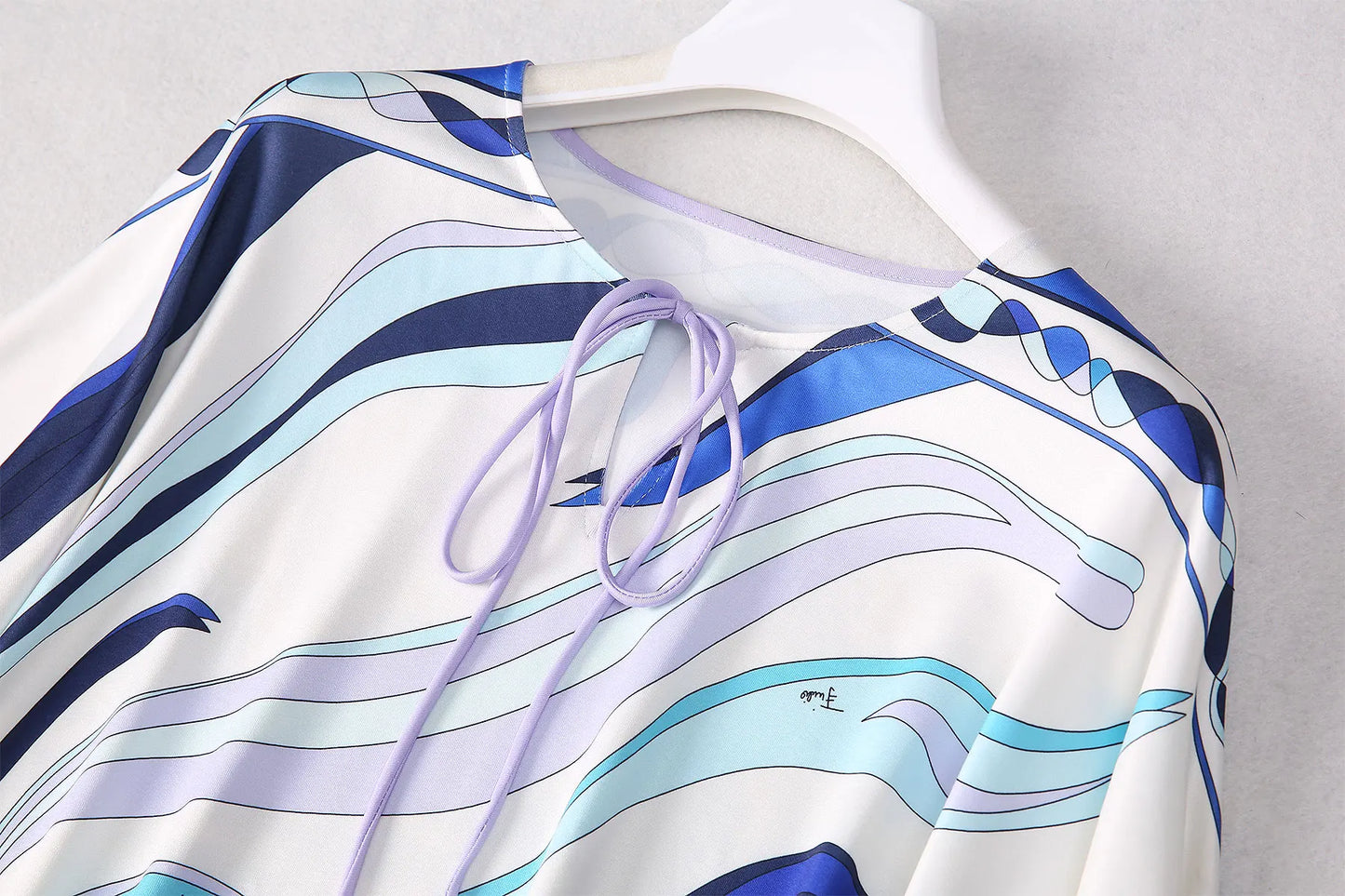 ملابس نسائية أنيقة فستان رداء كاجوال مريح قابل للتنفس طويل فيستدوس عصري فضفاض برقبة مستديرة فستان مطبوع جديد