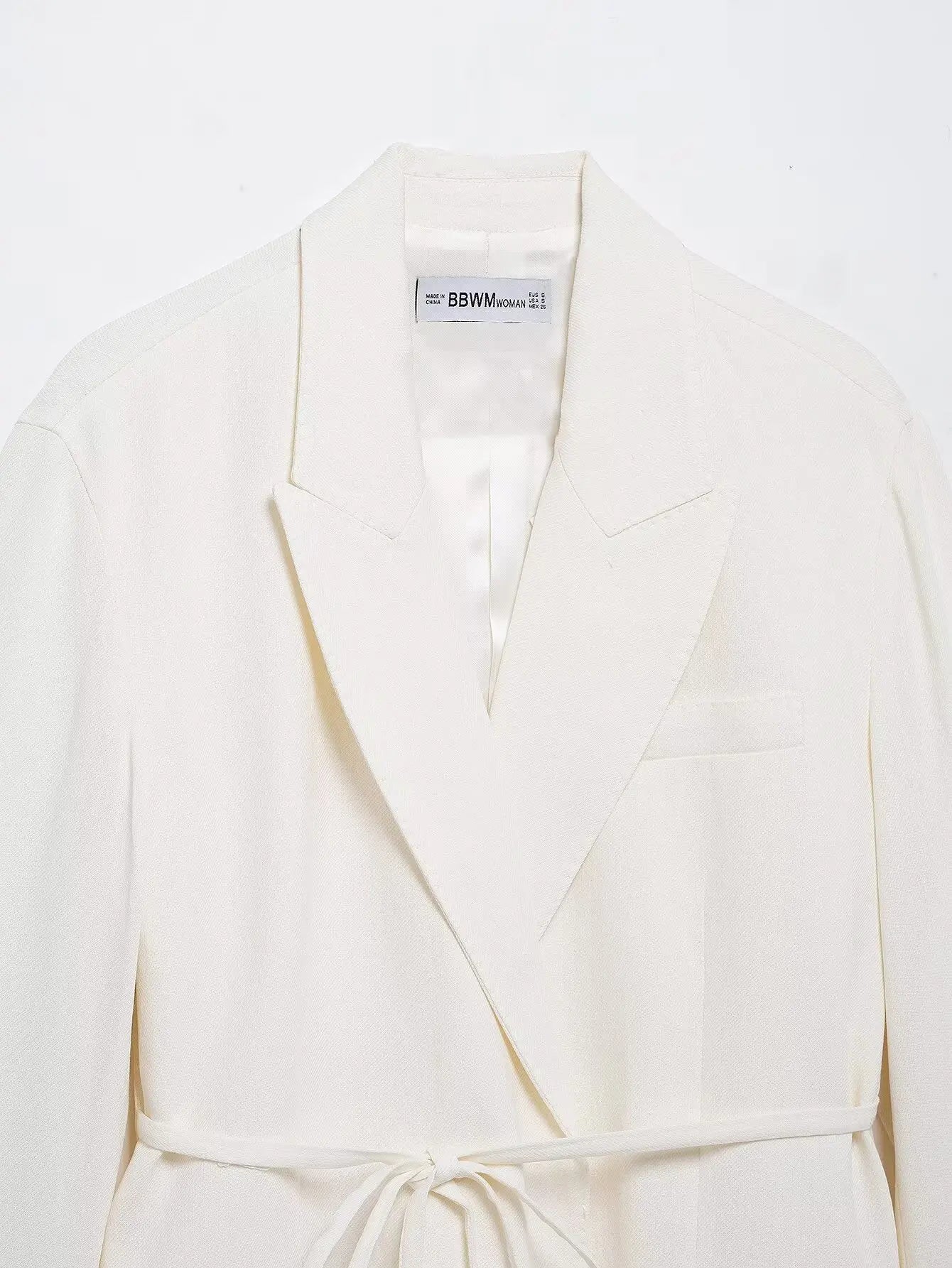 طقم نسائي ربيعي أنيق من HH، يتكون من سترة بيضاء بياقة مطوية وأكمام طويلة وأربطة + بنطلون طويل بسحاب وخصر مرتفع.