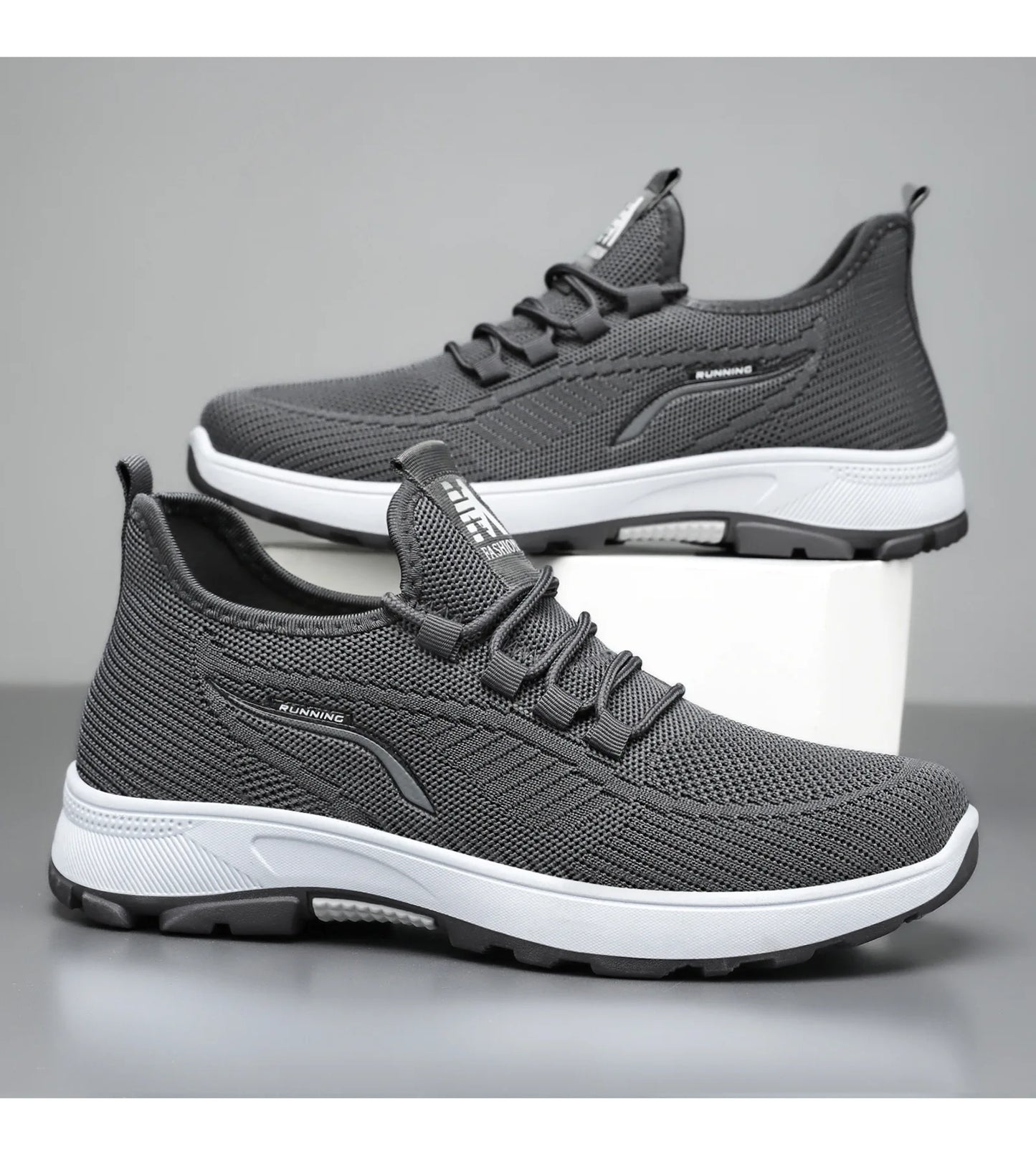 The new thick-soled comfortable running shoes and shallow-mouthed breathable mesh shoes are versatile for outdoor use