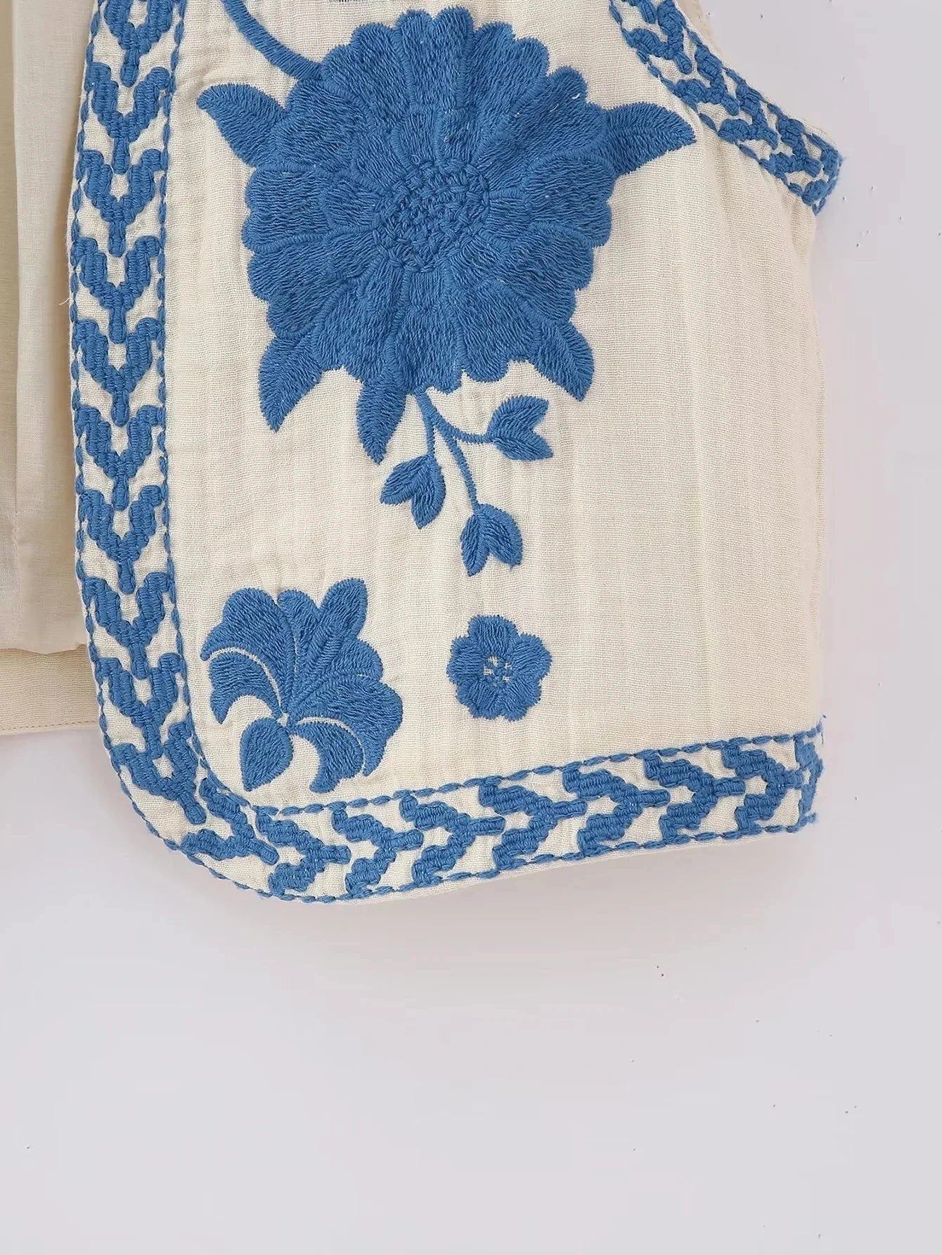 2025 Women Fashion Floral Embroidery Vest Vintage Sleeveless Waistcoat Ouertwear Female Streetwear Chic Vests Tops