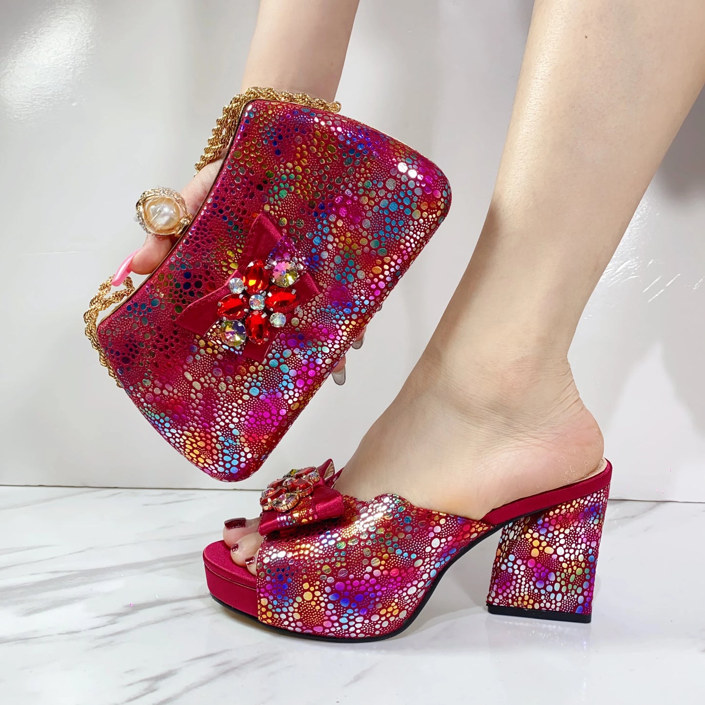 أحذية نسائية جديدة كليًا، صنادل بكعب عالٍ، أحذية كاجوال أنيقة، تخفيضات كبيرة، صنادل وحقائب نسائية أفريقية، طراز إيطالي، أحذية بكعب عالٍ