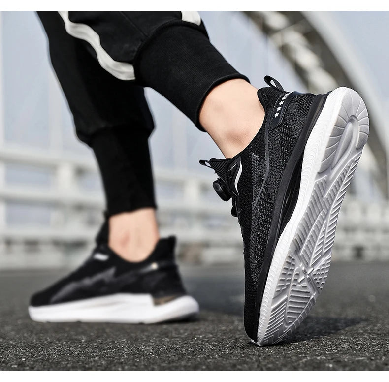 Men's Outdoor Running Shoes with Shock Absorption, Lightweight, Breathable, and Suitable for Casual Sports Activities.