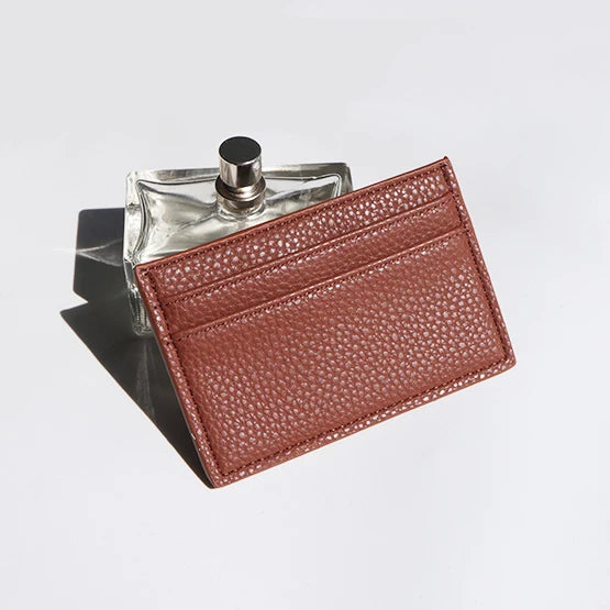 محفظة بطاقات رفيعة مخصصة من جلد البولي يوريثان محفور عليها الأحرف الأولى بتصميم فاخر وحقيبة بطاقات شخصية للنساء والرجال ومحفظة عملات معدنية للبيع بالجملة