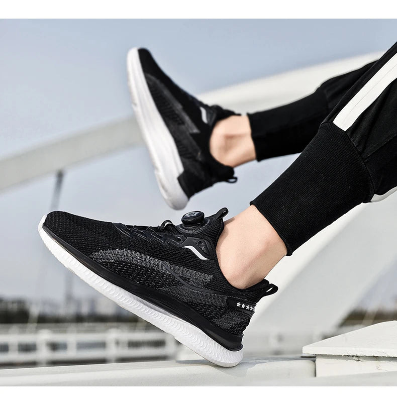 Men's Outdoor Running Shoes with Shock Absorption, Lightweight, Breathable, and Suitable for Casual Sports Activities.