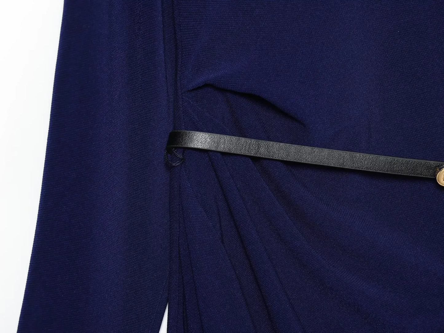 European-style new women's fashion dress, versatile and elegant, solid color, simple and slimming, with a belt and pleats.