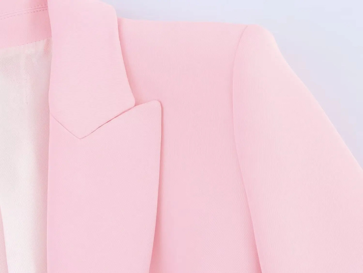 طقم نسائي وردي من HH Fashion، يتكون من سترة ريشية بياقة مطوية وأكمام طويلة وصدر واحد + بنطال طويل بسحاب وجيوب وخصر مرتفع