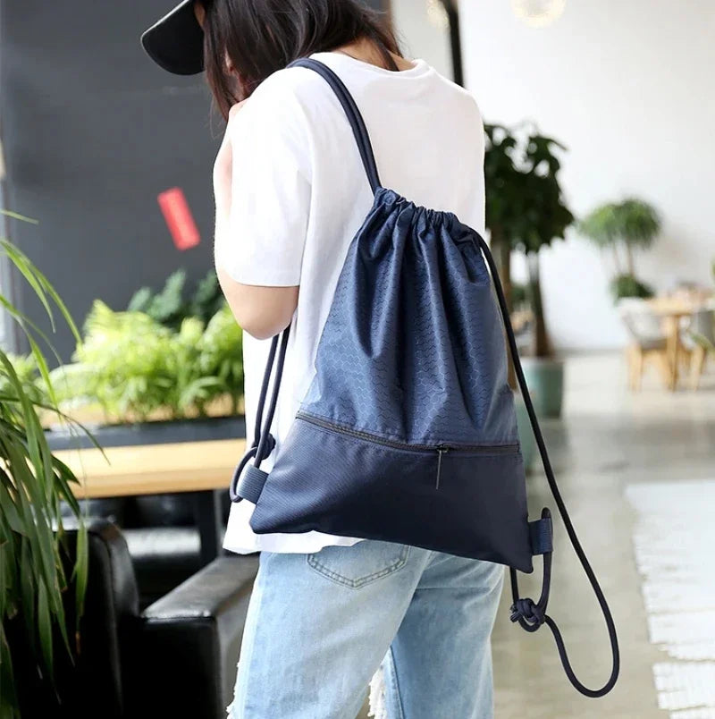 حقيبة ظهر رياضية خارجية بسيطة بسحاب ورباط للرجال والنساء، حقيبة ظهر لياقة بدنية خفيفة الوزن، حقيبة كرة سلة بسحاب من أكسفورد