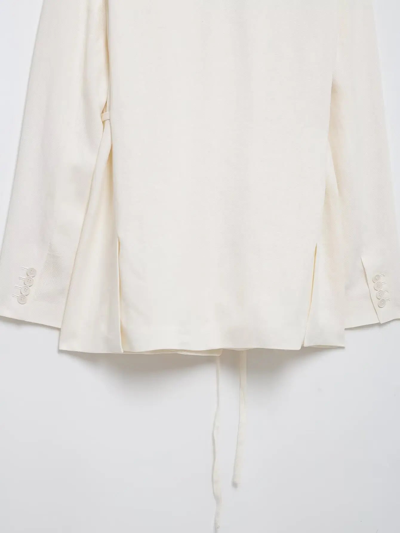 طقم نسائي ربيعي أنيق من HH، يتكون من سترة بيضاء بياقة مطوية وأكمام طويلة وأربطة + بنطلون طويل بسحاب وخصر مرتفع.