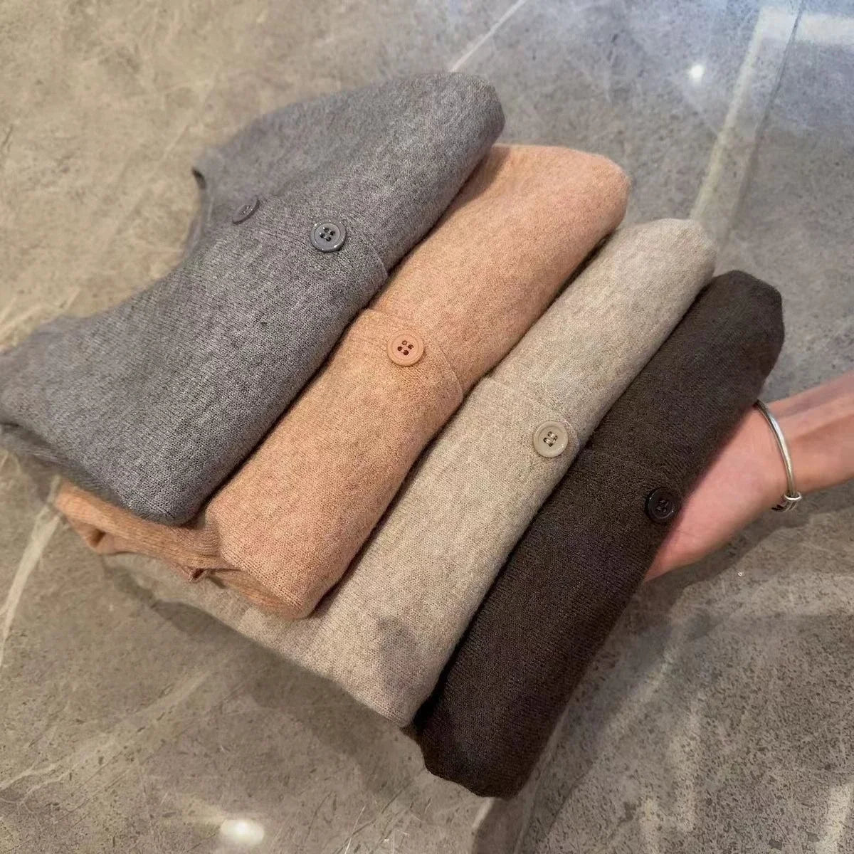 2025 New Fashion Women's Fleece Knit Loose Short Cashmere Sweater Round Neck Warm Korean Sle Casual Female Sweater Top Cloting SwiftNest