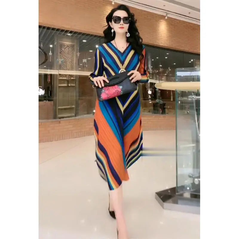 Fashion Printed Women 2025 Spring New V-neck Temperament Long Dress SwiftNest