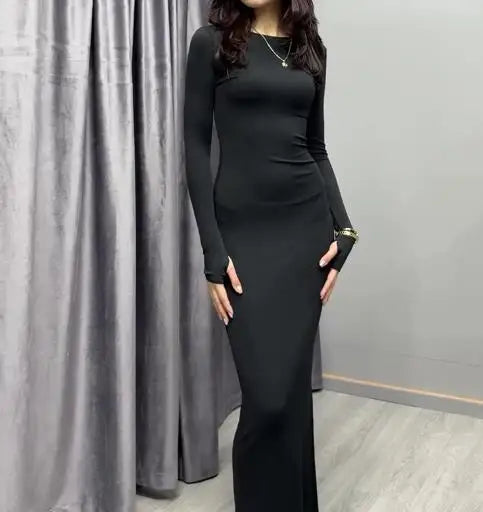 فساتين نسائية ربيع وخريف 2025 موضة جديدة مثيرة نحيفة تعانق الورك مريحة بلون سادة فستان طويل غير رسمي برقبة مستديرة