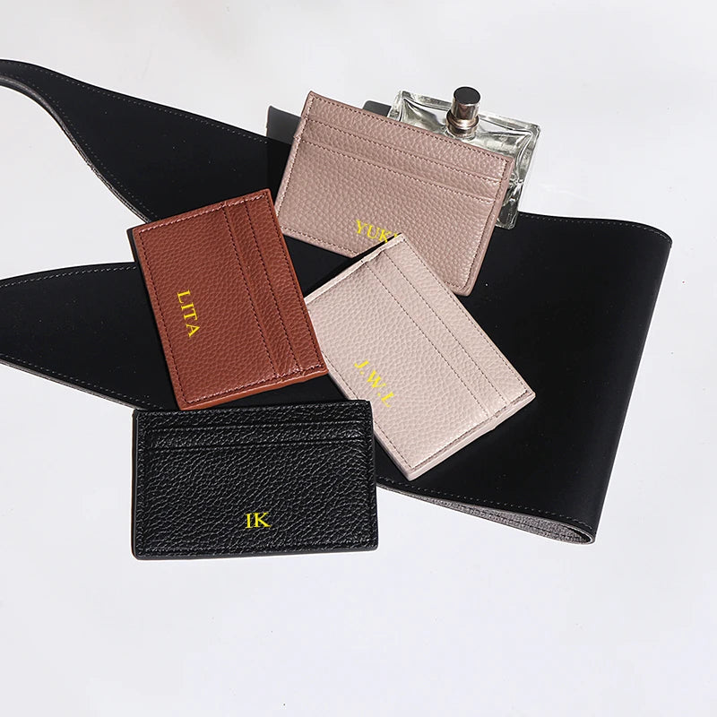 محفظة بطاقات رفيعة مخصصة من جلد البولي يوريثان محفور عليها الأحرف الأولى بتصميم فاخر وحقيبة بطاقات شخصية للنساء والرجال ومحفظة عملات معدنية للبيع بالجملة
