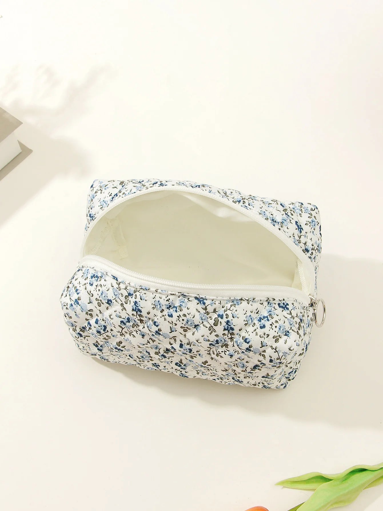 حقيبة مكياج مزينة بالزهور مخصصة لوصيفة العروس، حقيبة مستحضرات تجميل مطرزة باسم مخصص، هدية عيد ميلاد للفتاة، هدية عيد الميلاد