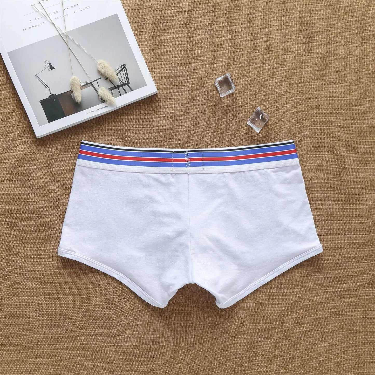 Men's fashion is cool in Europe and America. Cotton boxer shorts for young students.