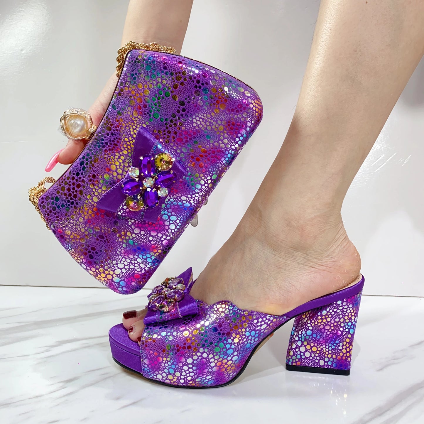 أحذية نسائية جديدة كليًا، صنادل بكعب عالٍ، أحذية كاجوال أنيقة، تخفيضات كبيرة، صنادل وحقائب نسائية أفريقية، طراز إيطالي، أحذية بكعب عالٍ