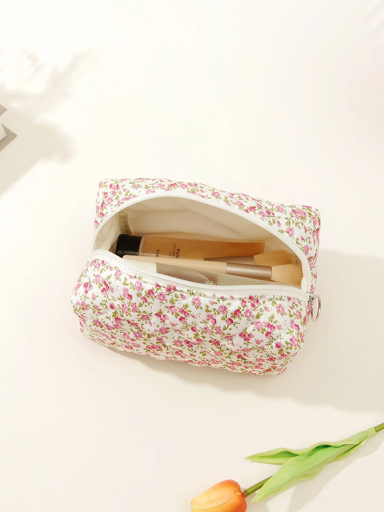 حقيبة مكياج مزينة بالزهور مخصصة لوصيفة العروس، حقيبة مستحضرات تجميل مطرزة باسم مخصص، هدية عيد ميلاد للفتاة، هدية عيد الميلاد