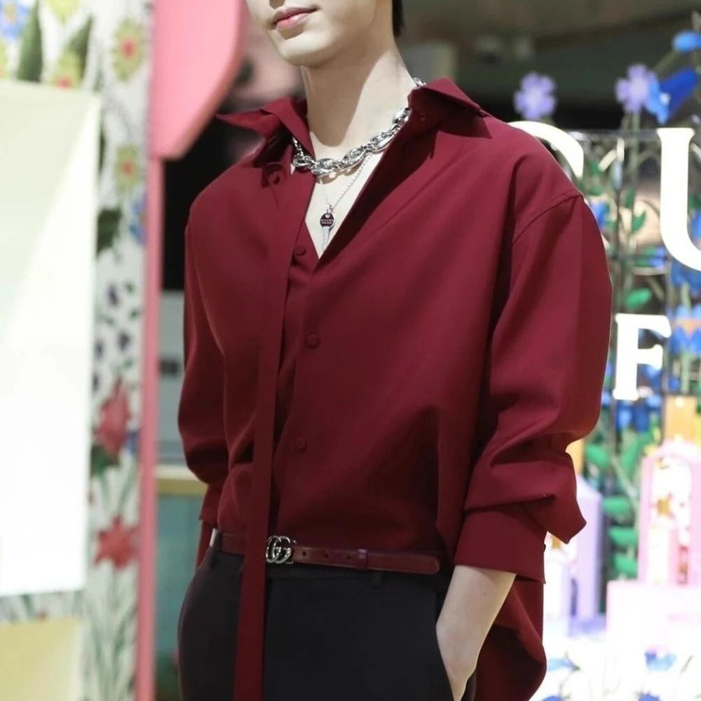 قميص رجالي أنيق للحفلات الراقصة باللون الأحمر الخمري بأكمام طويلة، تصميم مميز لصيف 2025، قميص رجالي فاخر بتصميم عتيق أنيق مناسب لفصل الربيع