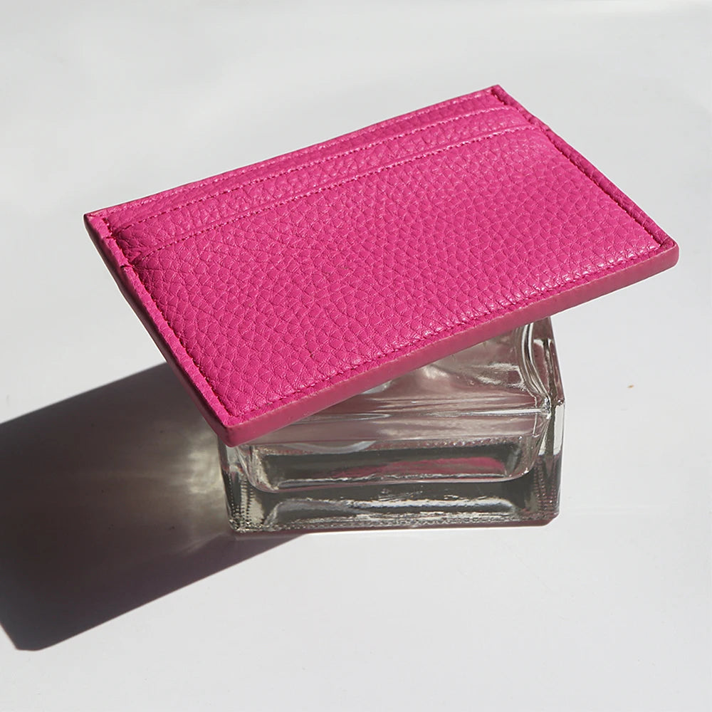 محفظة بطاقات رفيعة مخصصة من جلد البولي يوريثان محفور عليها الأحرف الأولى بتصميم فاخر وحقيبة بطاقات شخصية للنساء والرجال ومحفظة عملات معدنية للبيع بالجملة