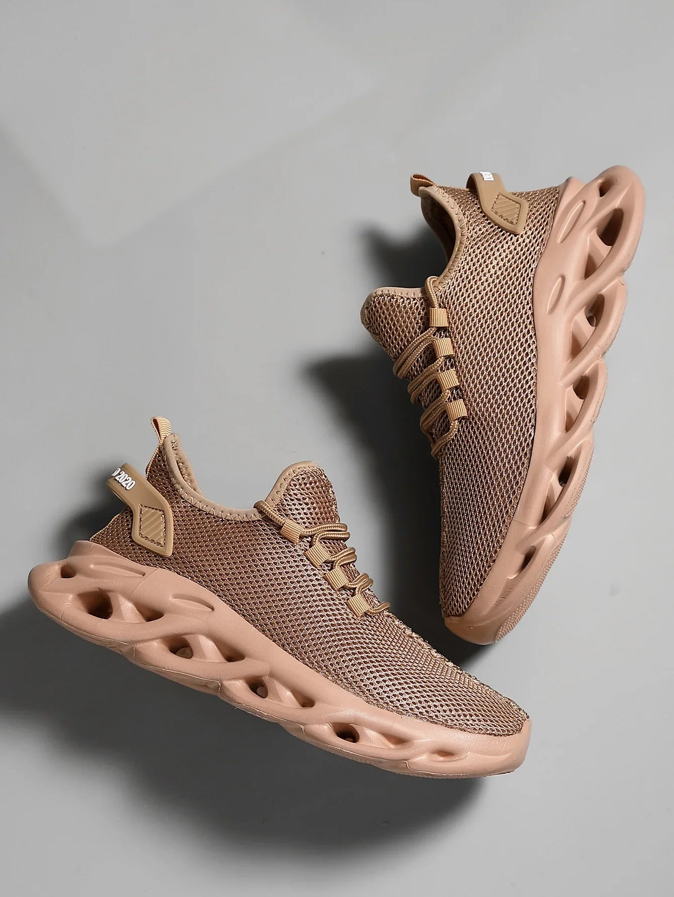 أحذية رياضية كاجوال للرجال قابلة للتنفس وخفيفة الوزن وشبكة خارجية سوداء أحذية جري رياضية للركض والتنس والمشي