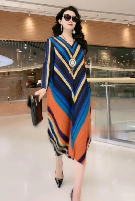 Fashion Printed Women 2025 Spring New V-neck Temperament Long Dress SwiftNest