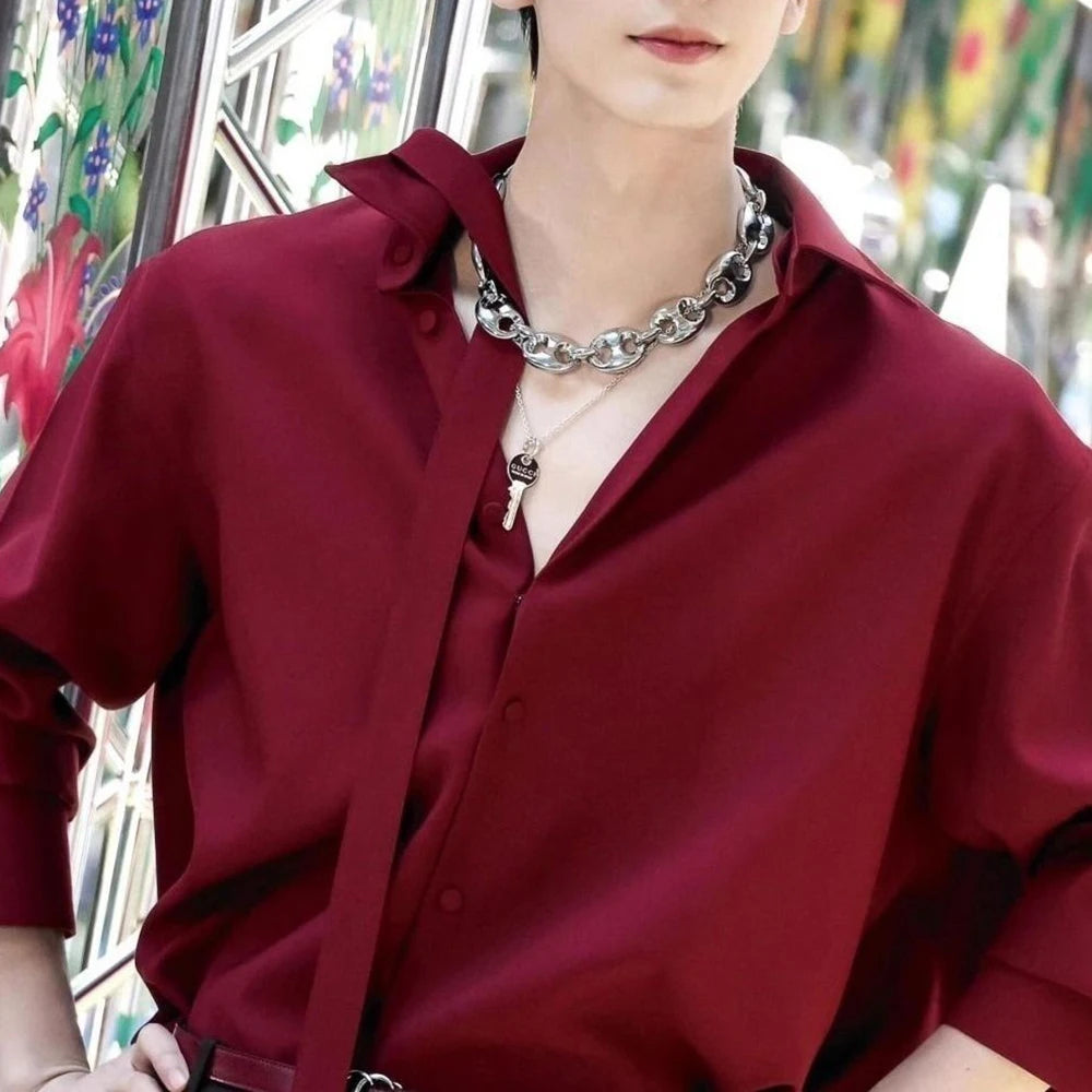 قميص رجالي أنيق للحفلات الراقصة باللون الأحمر الخمري بأكمام طويلة، تصميم مميز لصيف 2025، قميص رجالي فاخر بتصميم عتيق أنيق مناسب لفصل الربيع