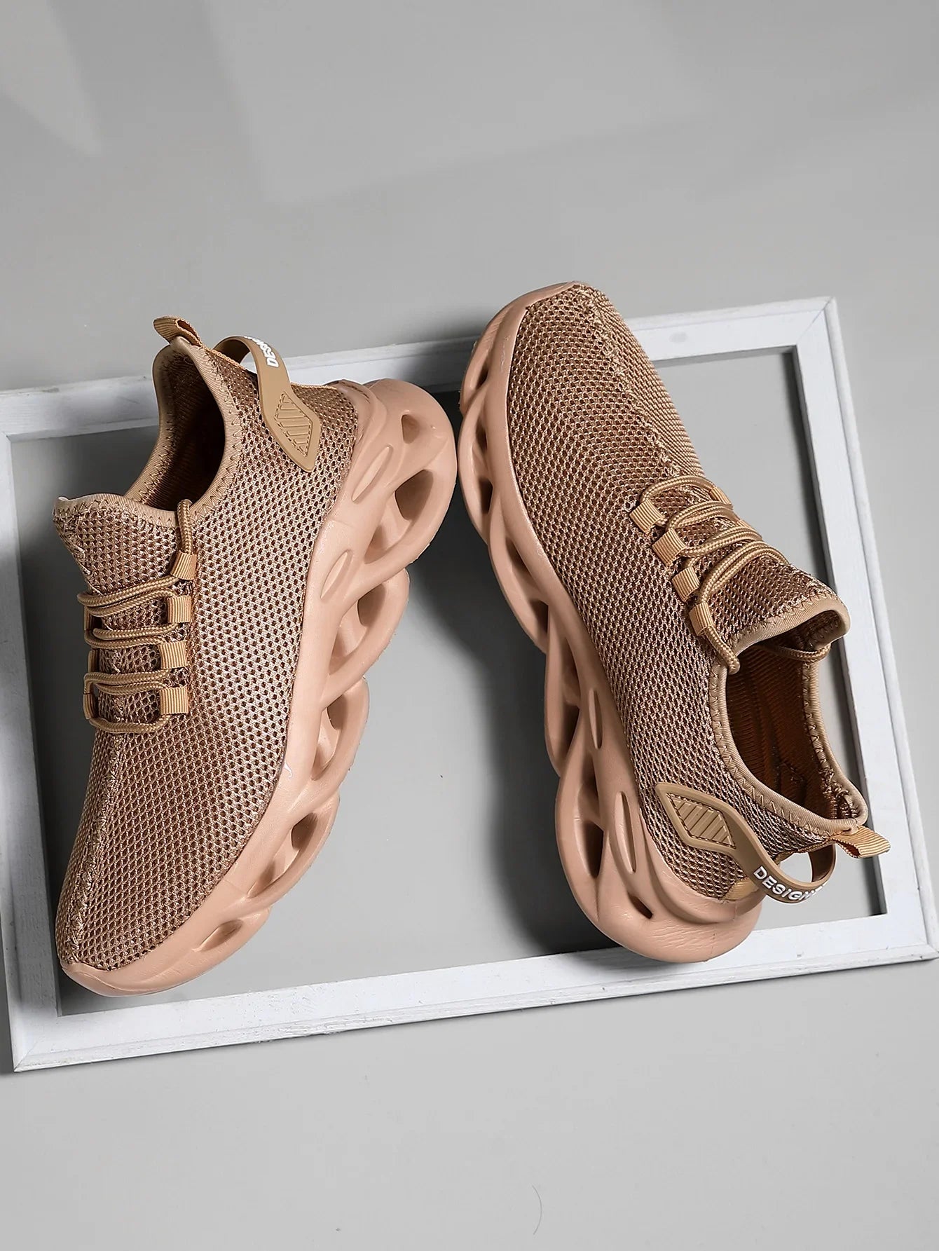 أحذية رياضية كاجوال للرجال قابلة للتنفس وخفيفة الوزن وشبكة خارجية سوداء أحذية جري رياضية للركض والتنس والمشي