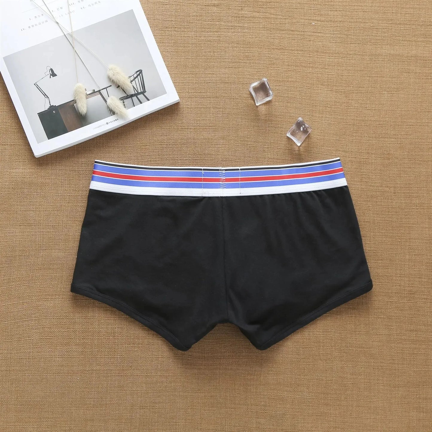 Men's fashion is cool in Europe and America. Cotton boxer shorts for young students.