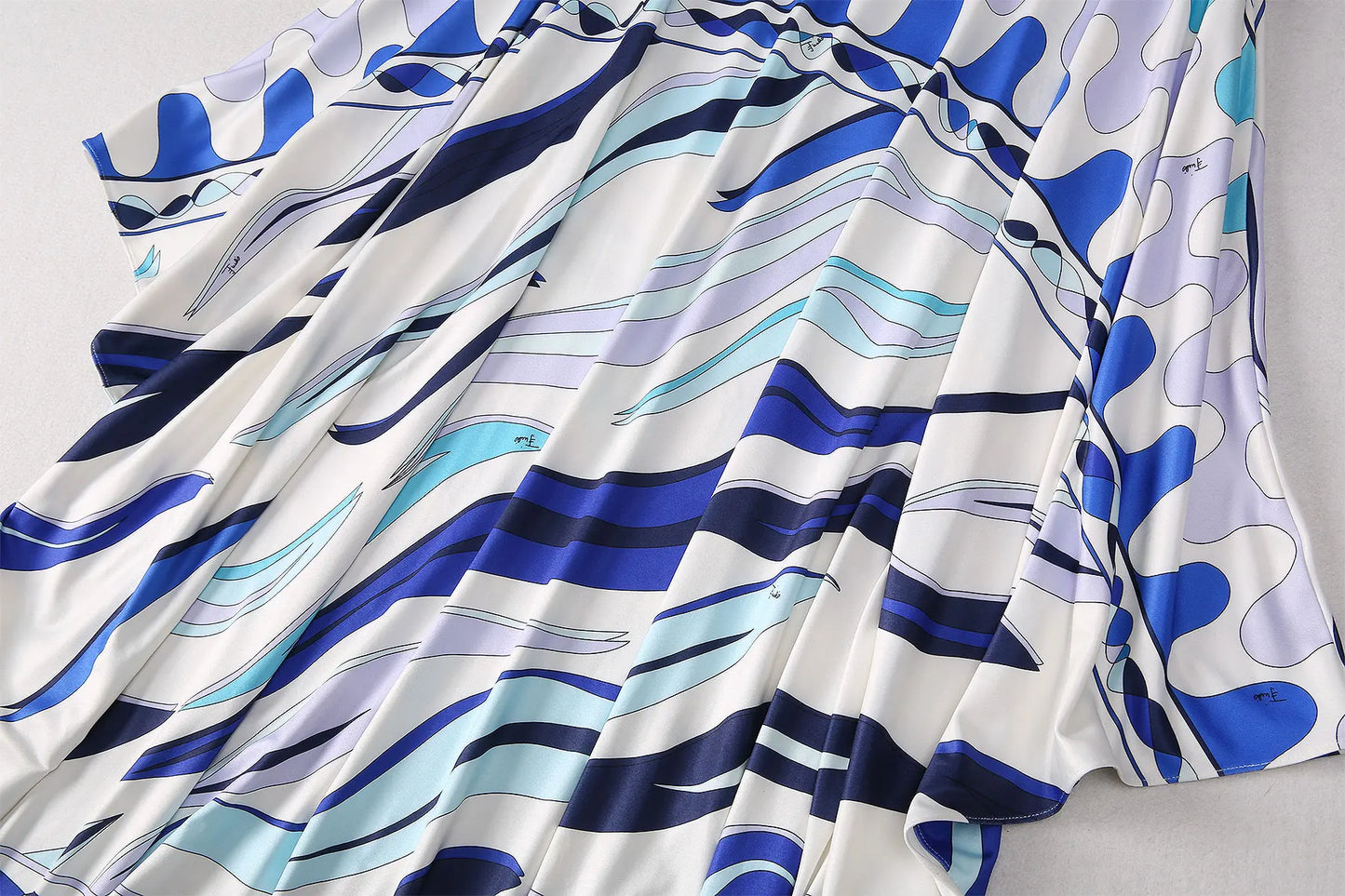 ملابس نسائية أنيقة فستان رداء كاجوال مريح قابل للتنفس طويل فيستدوس عصري فضفاض برقبة مستديرة فستان مطبوع جديد