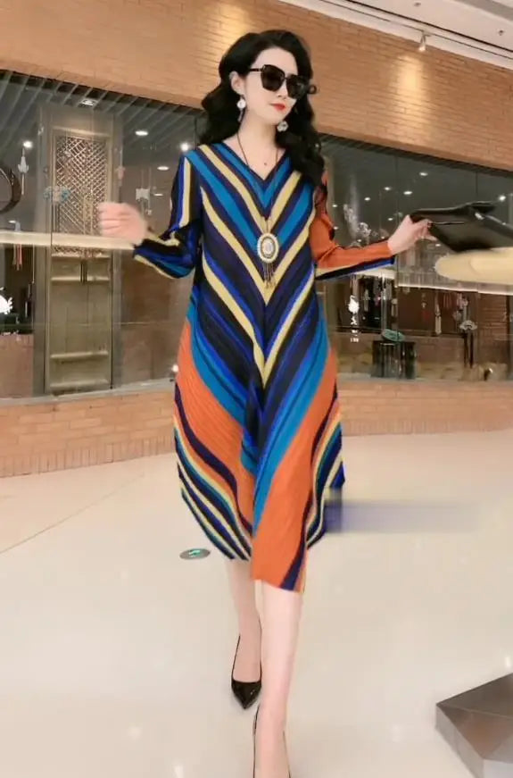 Fashion Printed Women 2025 Spring New V-neck Temperament Long Dress SwiftNest