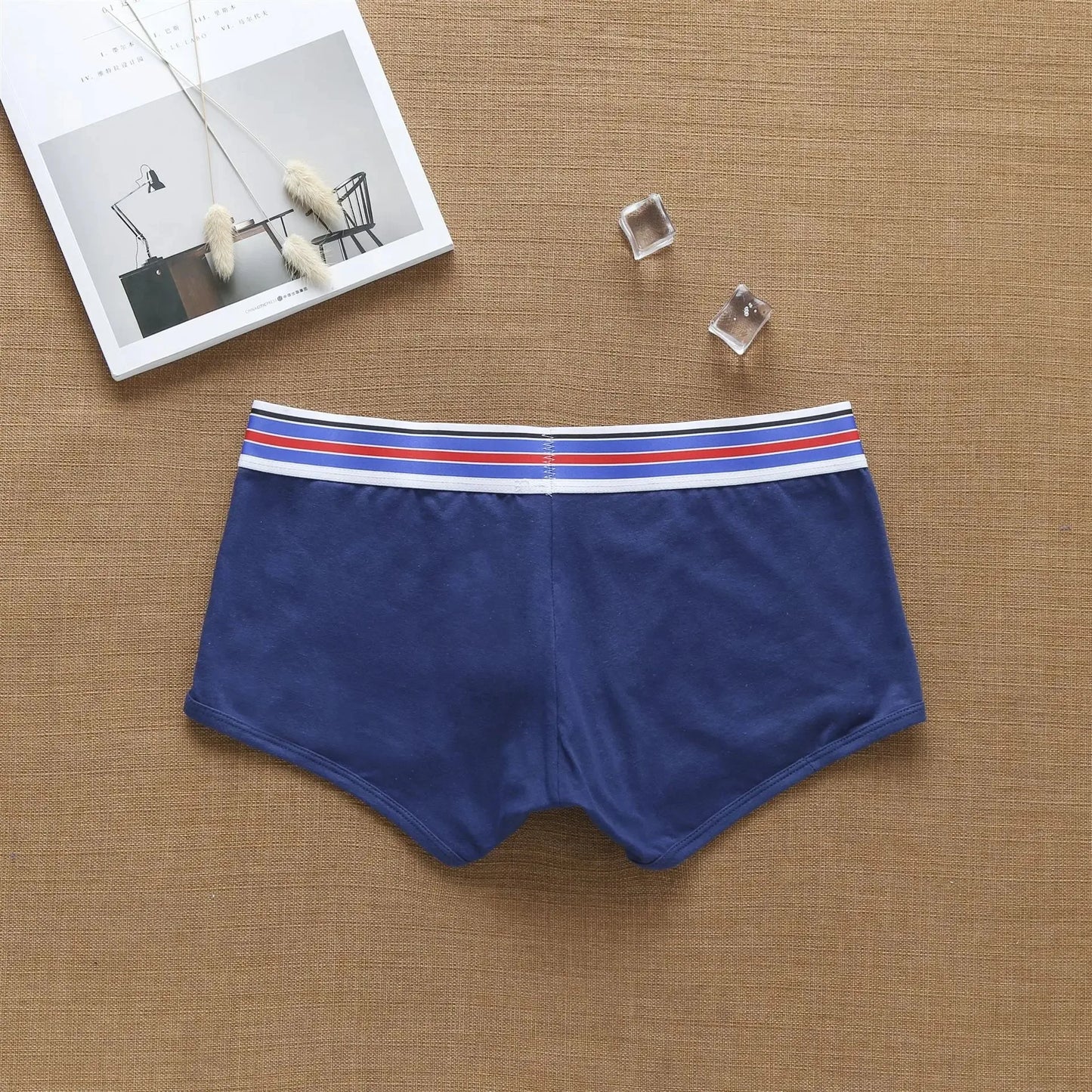 Men's fashion is cool in Europe and America. Cotton boxer shorts for young students.